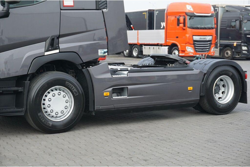 Renault T 460 / EURO 6 / ACC / SLEEPER CAB - Tractor unit: picture 4 Renault T 460 / EURO 6 / ACC / SLEEPER CAB - Tractor unit: picture 4
