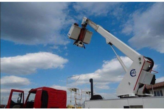 Renault KERAX 410.19 4x4 Emelőkosaras Cela 17m - Truck, Crane truck: picture 4 Renault KERAX 410.19 4x4 Emelőkosaras Cela 17m - Truck, Crane truck: picture 4