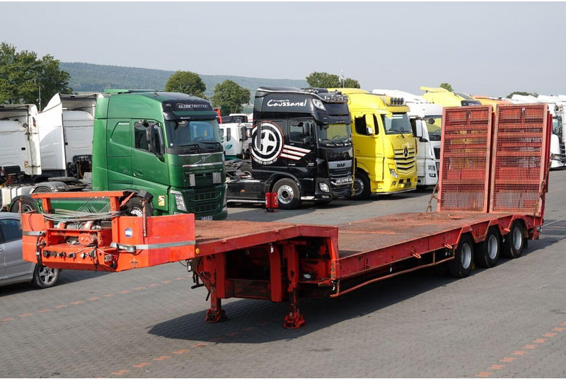 Verem NACZEPA LAWETA NISKOPODWOZIE / NAJAZDY HYDRAULICZNE / 3 OSIOWA / - Low loader semi-trailer: picture 1 Verem NACZEPA LAWETA NISKOPODWOZIE / NAJAZDY HYDRAULICZNE / 3 OSIOWA / - Low loader semi-trailer: picture 1