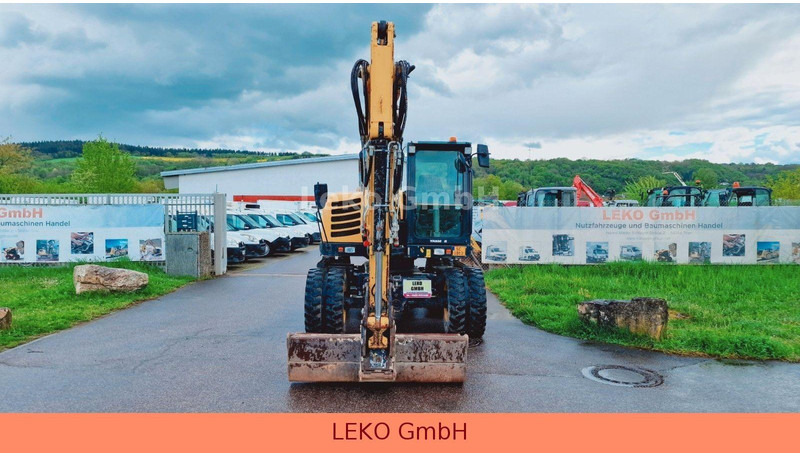 Yanmar B 95W Mit Drei Löffeln und Ein Hammer - Wheel excavator: picture 2 Yanmar B 95W Mit Drei Löffeln und Ein Hammer - Wheel excavator: picture 2