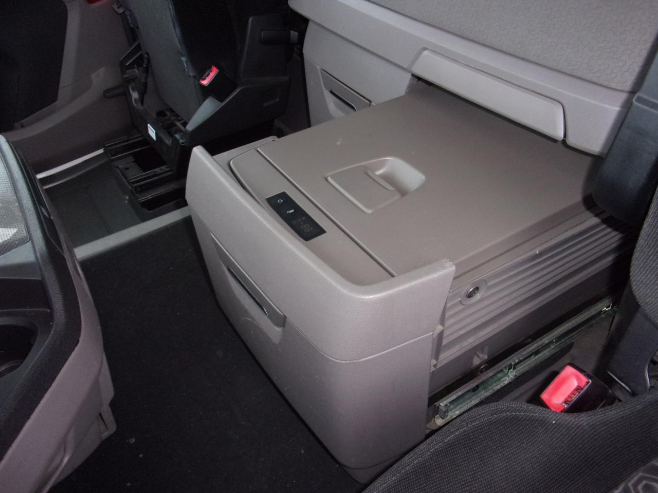 SCANIA R 410 A4x2NA - Tractor unit: picture 3 SCANIA R 410 A4x2NA - Tractor unit: picture 3