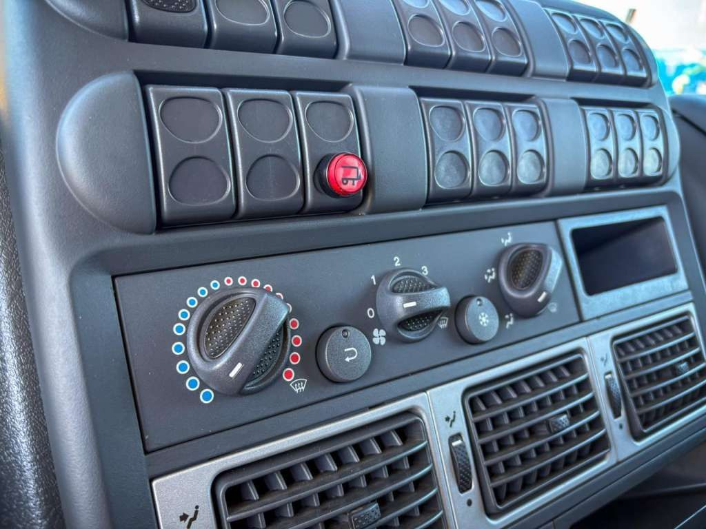 New Curtainsider truck Iveco  EUROCARGO 4x4 Offroad Camper Winde: picture 16 New Curtainsider truck Iveco  EUROCARGO 4x4 Offroad Camper Winde: picture 16