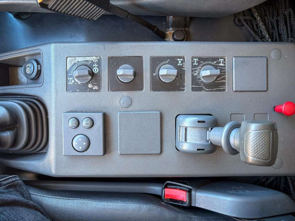 New Curtainsider truck Iveco  EUROCARGO 4x4 Offroad Camper Winde: picture 14 New Curtainsider truck Iveco  EUROCARGO 4x4 Offroad Camper Winde: picture 14