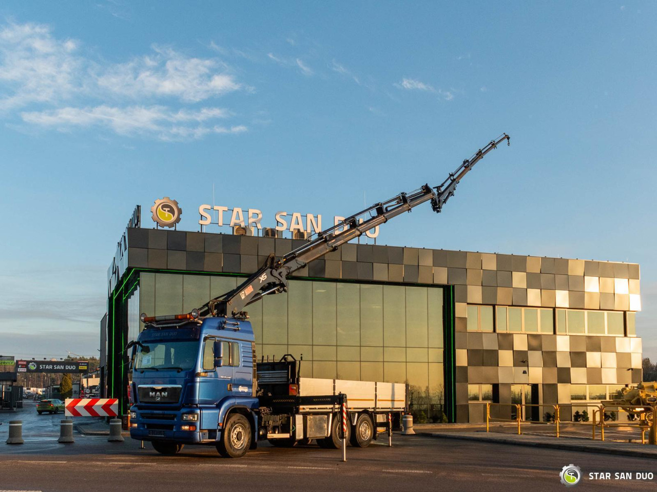- Crane truck: picture 4 - Crane truck: picture 4