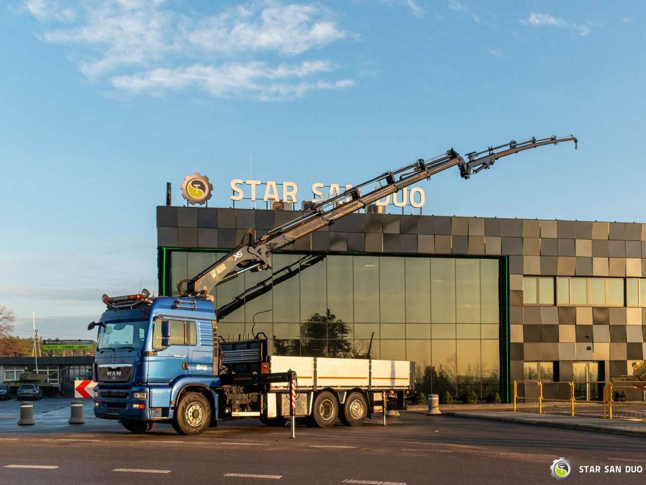 - Crane truck: picture 3 - Crane truck: picture 3