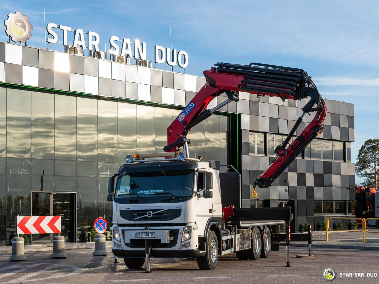 - Crane truck: picture 4 - Crane truck: picture 4