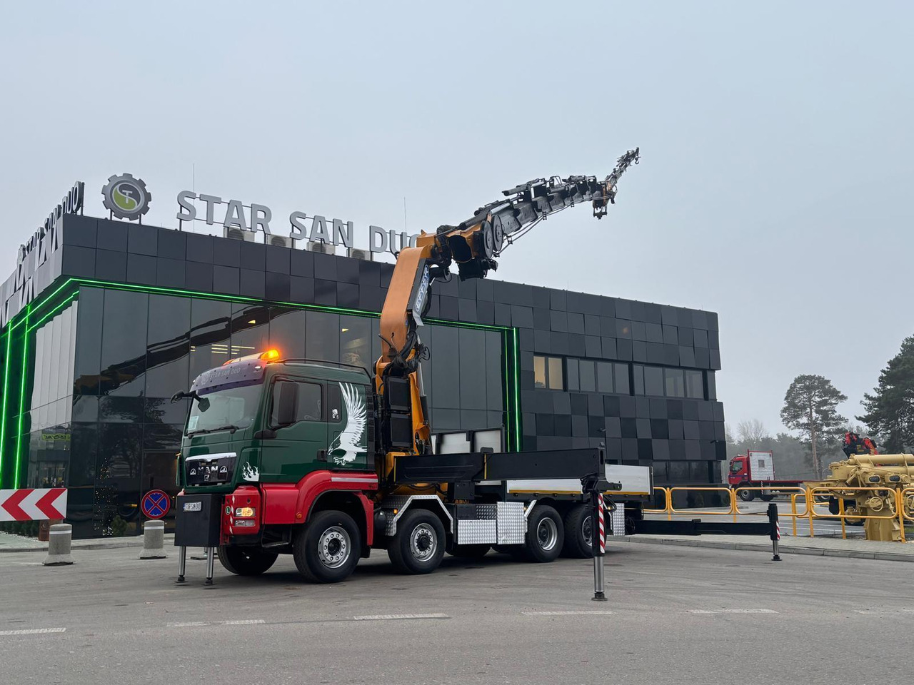 - Crane truck: picture 2 - Crane truck: picture 2