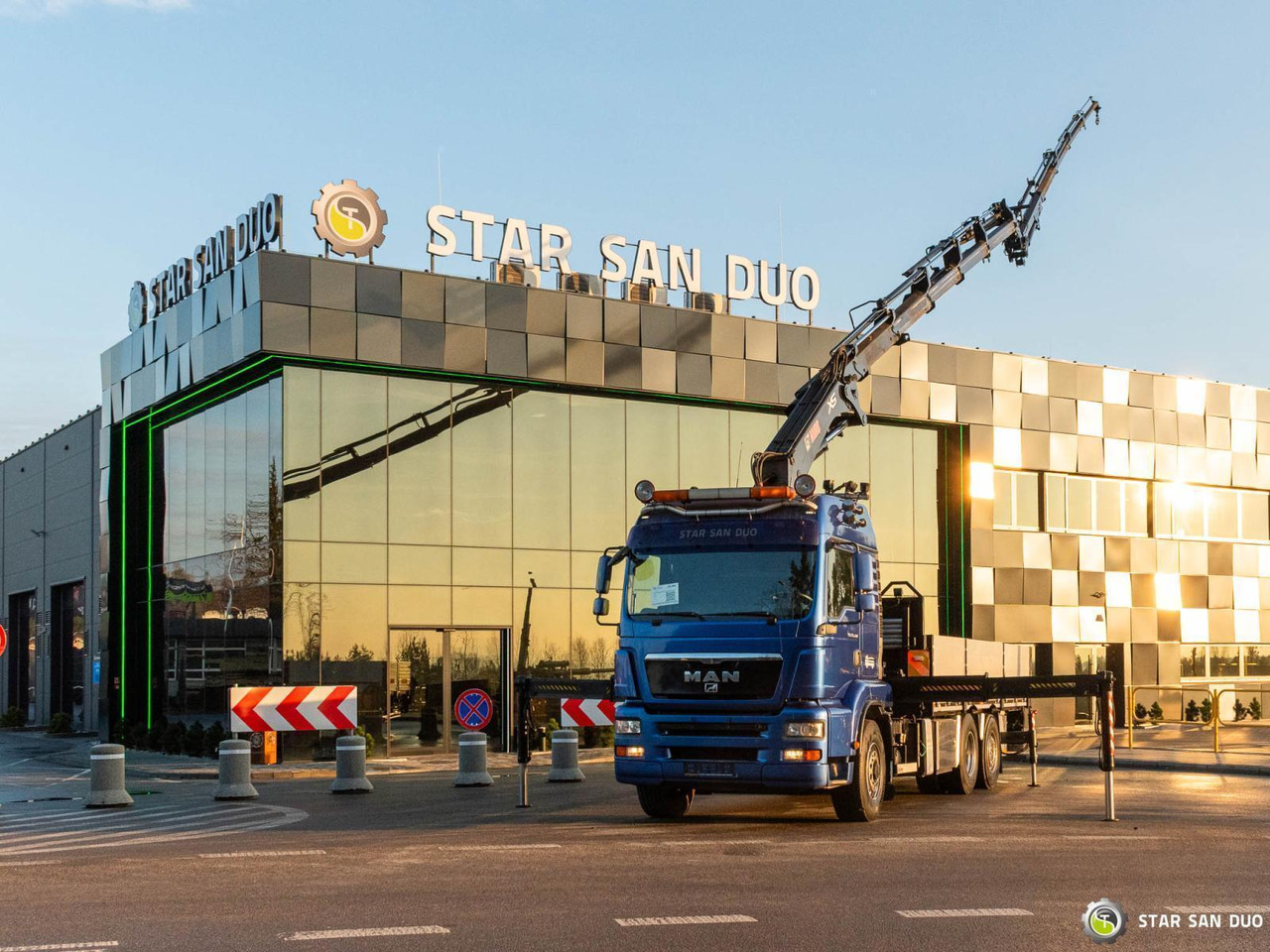 - Crane truck: picture 5 - Crane truck: picture 5