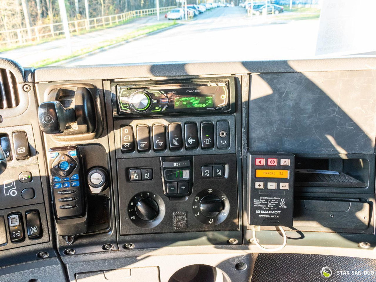 Crane truck : picture 18 Crane truck : picture 18