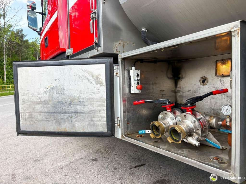 Scania D 320 FIRE BRIGADE Tank 12,000 Litres - Truck: picture 2 Scania D 320 FIRE BRIGADE Tank 12,000 Litres - Truck: picture 2