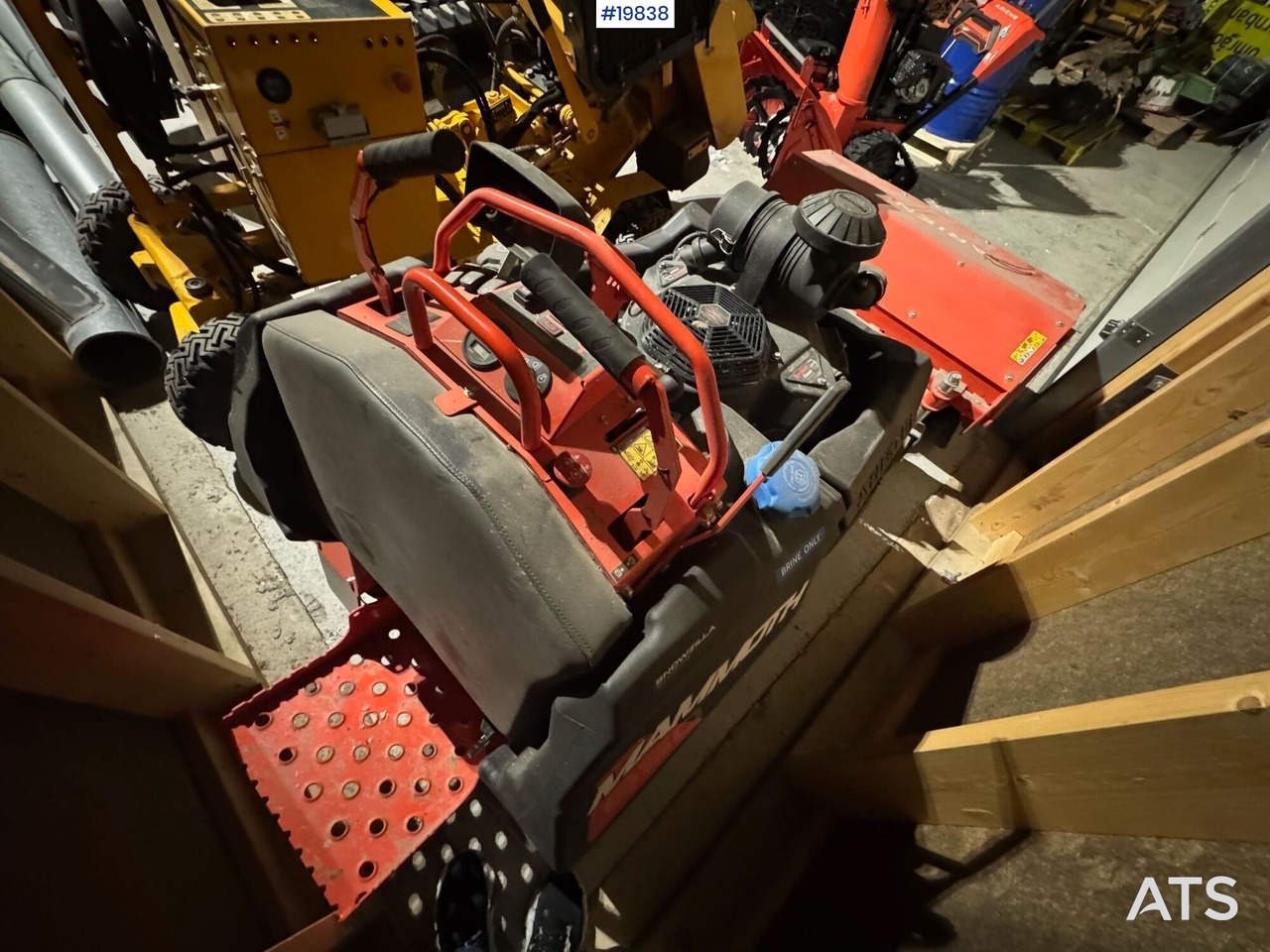 Mammoth 850 – Nesten ubrukt med snøfreser, saltspreder og kost - Construction machinery: picture 5 Mammoth 850 – Nesten ubrukt med snøfreser, saltspreder og kost - Construction machinery: picture 5
