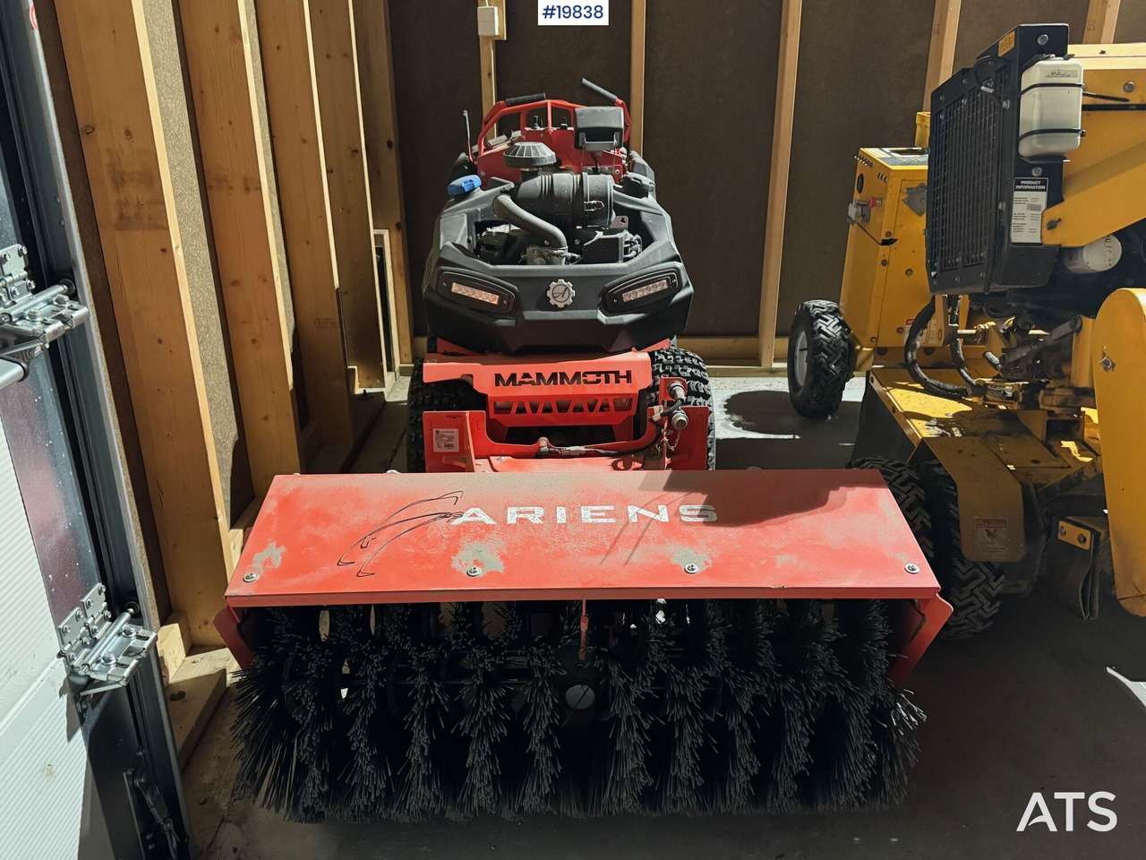 Mammoth 850 – Nesten ubrukt med snøfreser, saltspreder og kost - Construction machinery: picture 2 Mammoth 850 – Nesten ubrukt med snøfreser, saltspreder og kost - Construction machinery: picture 2