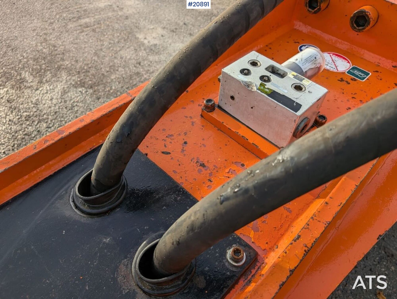 Danda Silence 550V - Hydraulic hammer for Construction machinery: picture 4 Danda Silence 550V - Hydraulic hammer for Construction machinery: picture 4