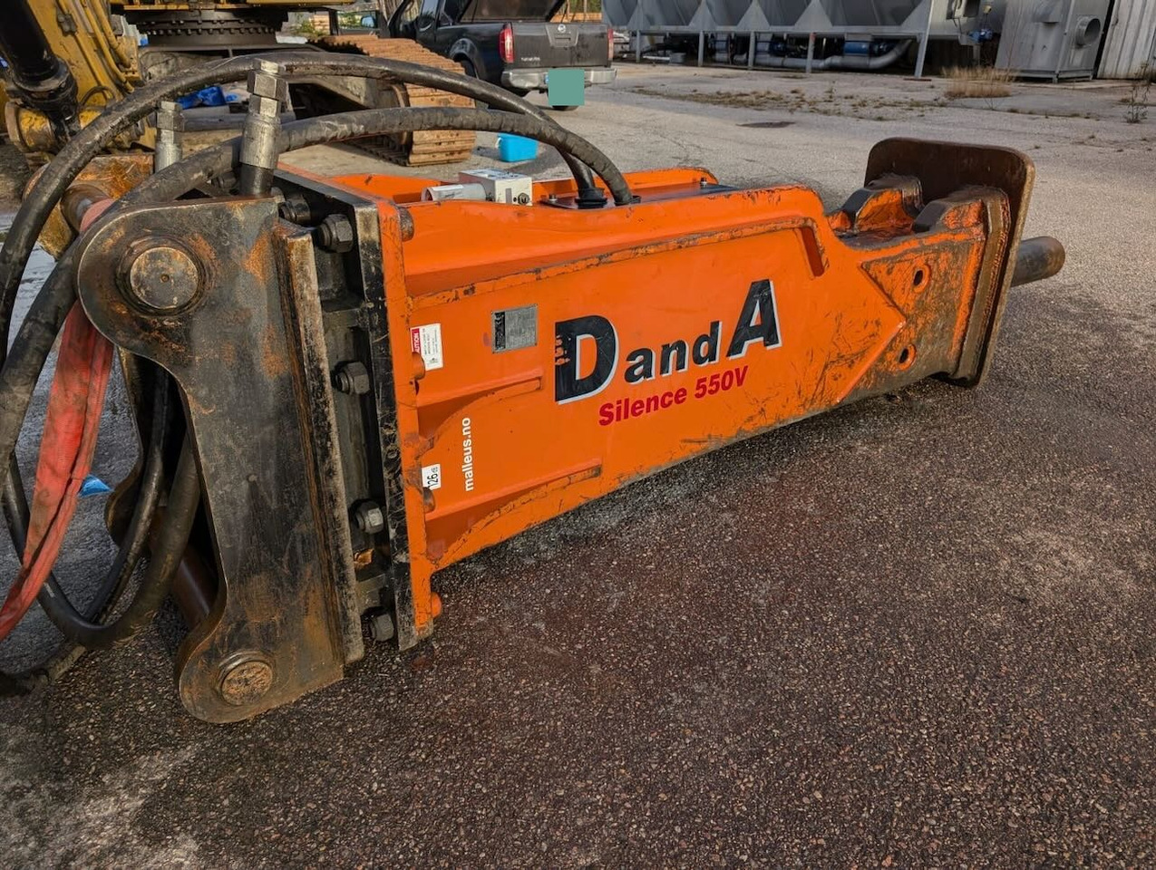 Danda Silence 550V - Hydraulic hammer for Construction machinery: picture 3 Danda Silence 550V - Hydraulic hammer for Construction machinery: picture 3