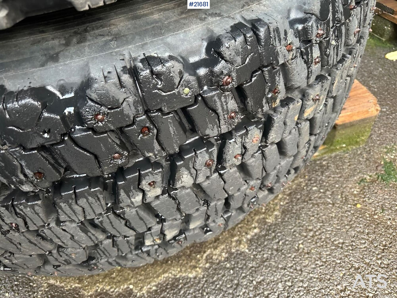 Hilo Dekkene har stått på en Volvo L60E - Wheels and tires for Construction machinery: picture 3 Hilo Dekkene har stått på en Volvo L60E - Wheels and tires for Construction machinery: picture 3