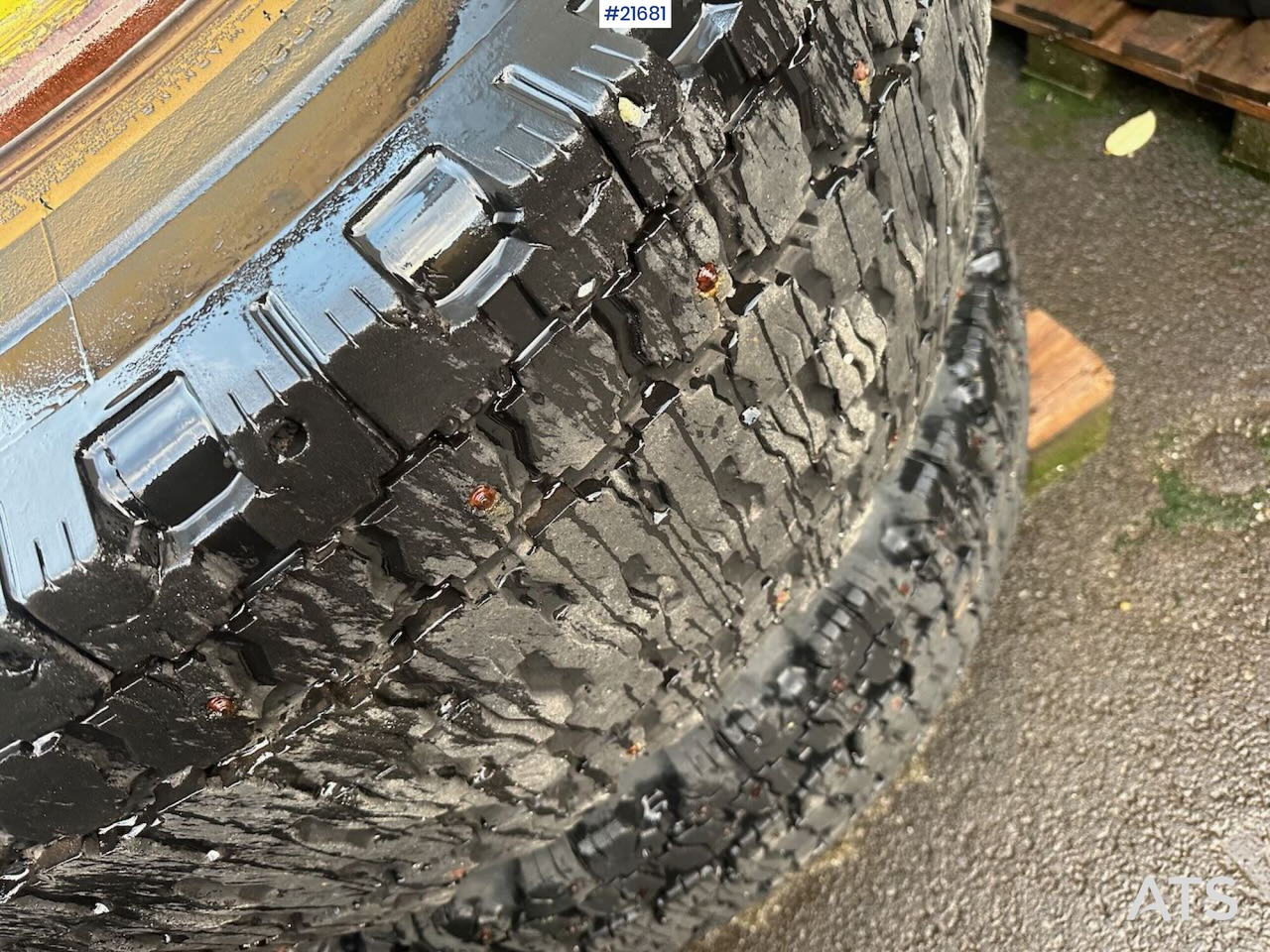 Hilo Dekkene har stått på en Volvo L60E - Wheels and tires for Construction machinery: picture 2 Hilo Dekkene har stått på en Volvo L60E - Wheels and tires for Construction machinery: picture 2