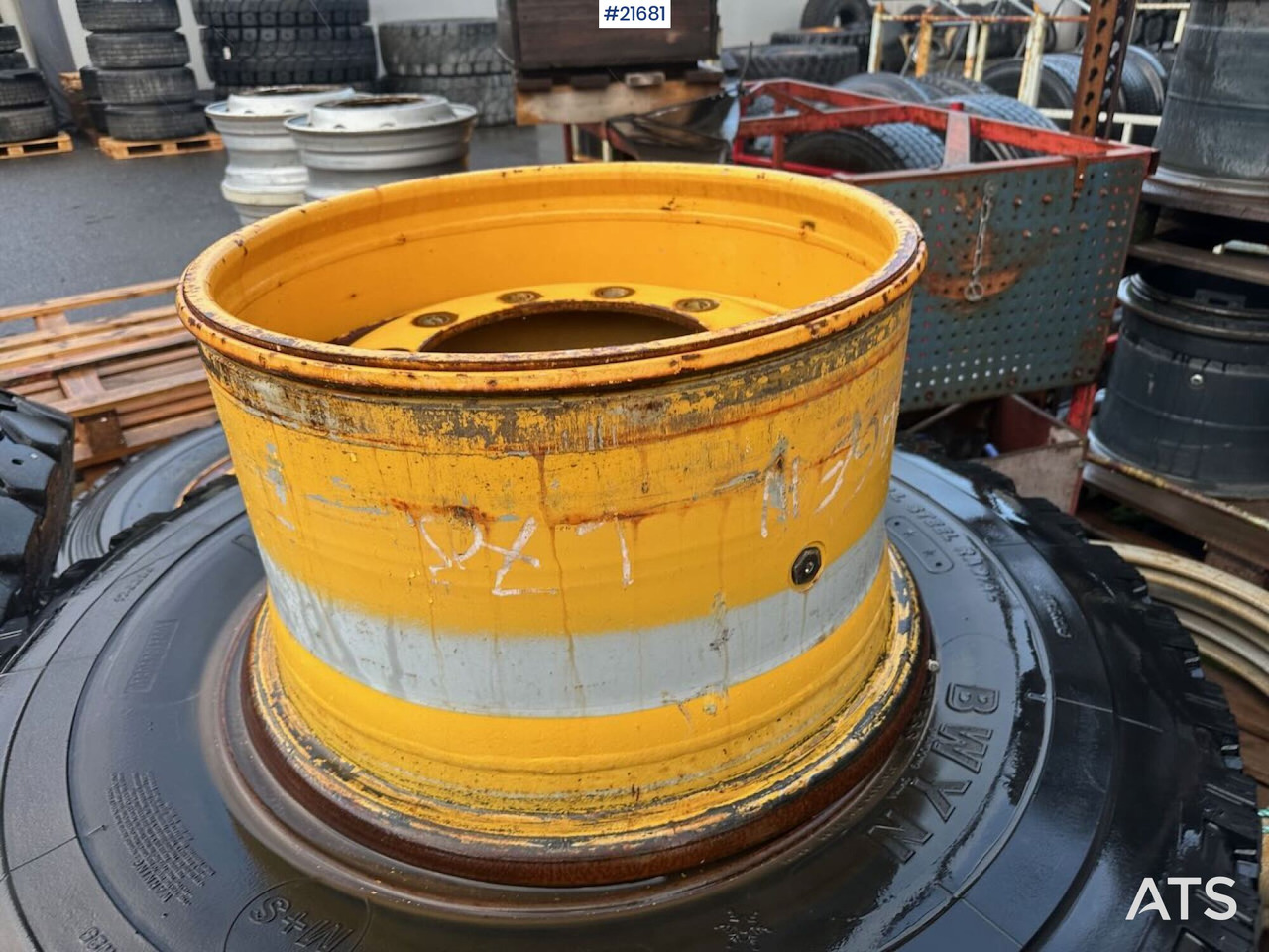 Hilo Dekkene har stått på en Volvo L60E - Wheels and tires for Construction machinery: picture 5 Hilo Dekkene har stått på en Volvo L60E - Wheels and tires for Construction machinery: picture 5