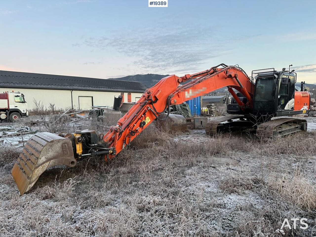 Hitachi ZX210LC-6 - Excavator: picture 1 Hitachi ZX210LC-6 - Excavator: picture 1
