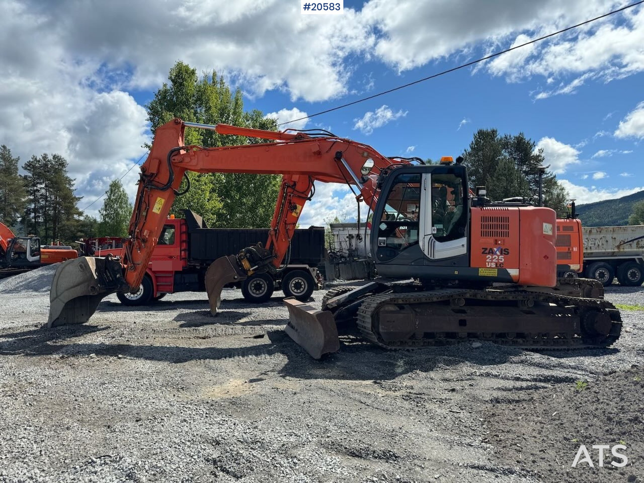 Hitachi ZX225 - Excavator: picture 4 Hitachi ZX225 - Excavator: picture 4