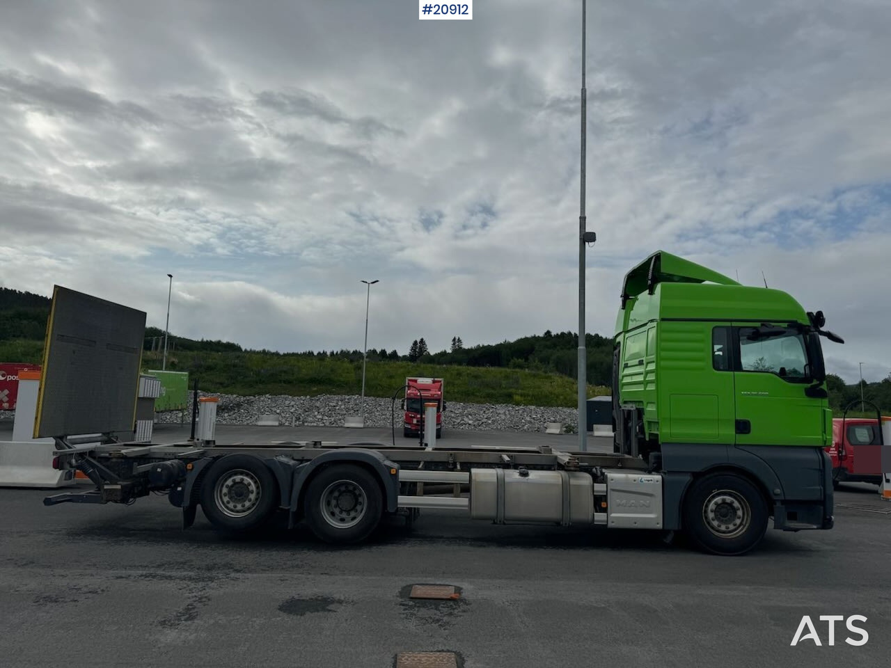 Container transporter/ Swap body truck MAN TGX 26.500: picture 5