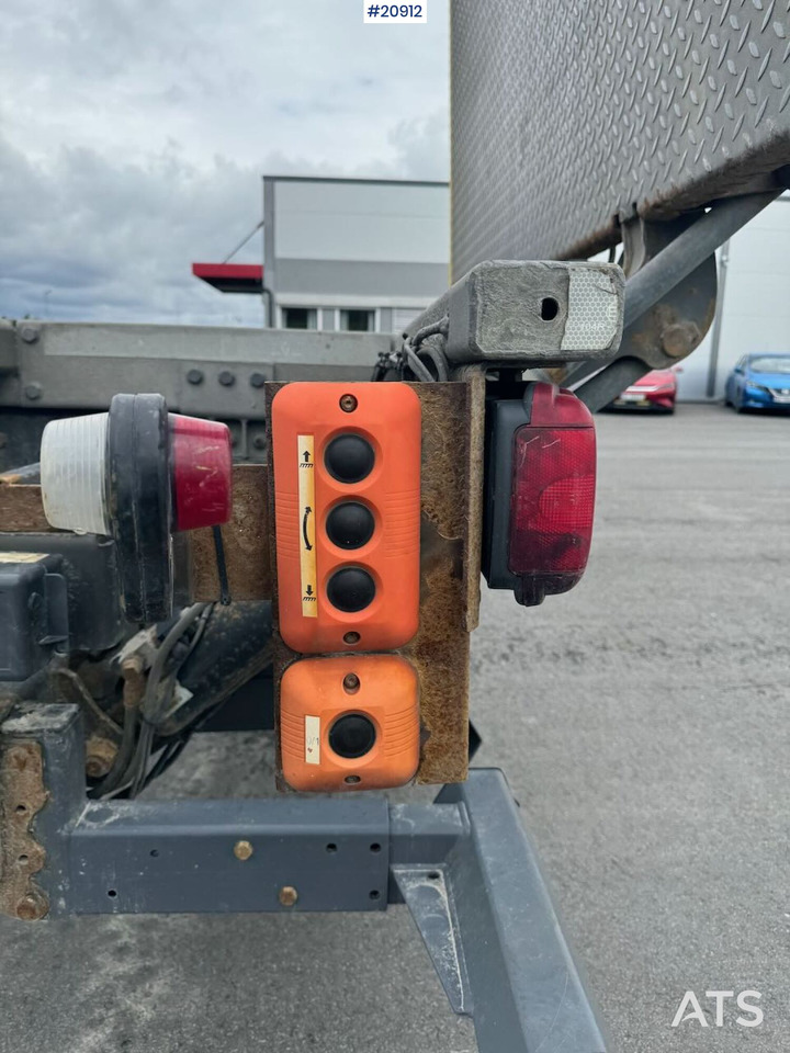 Container transporter/ Swap body truck MAN TGX 26.500: picture 34