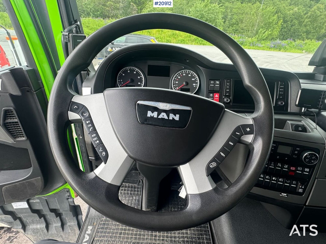 Container transporter/ Swap body truck MAN TGX 26.500: picture 24