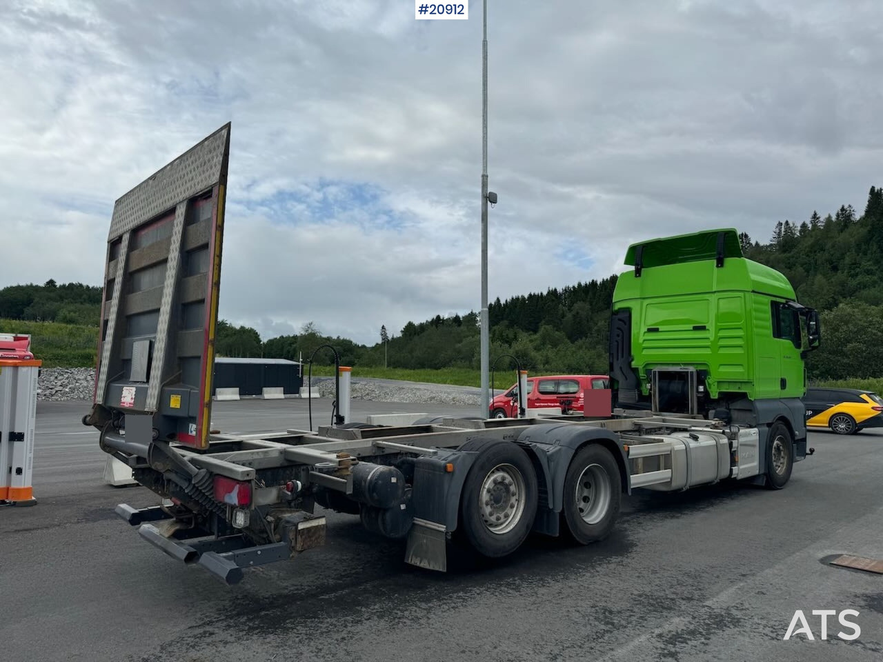 Container transporter/ Swap body truck MAN TGX 26.500: picture 6