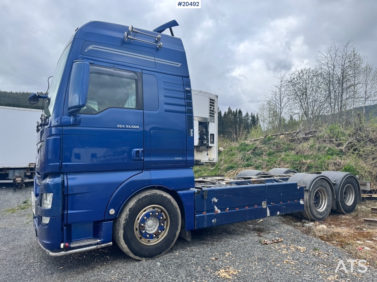 MAN TGX 33.560 - Cab chassis truck: picture 2 MAN TGX 33.560 - Cab chassis truck: picture 2