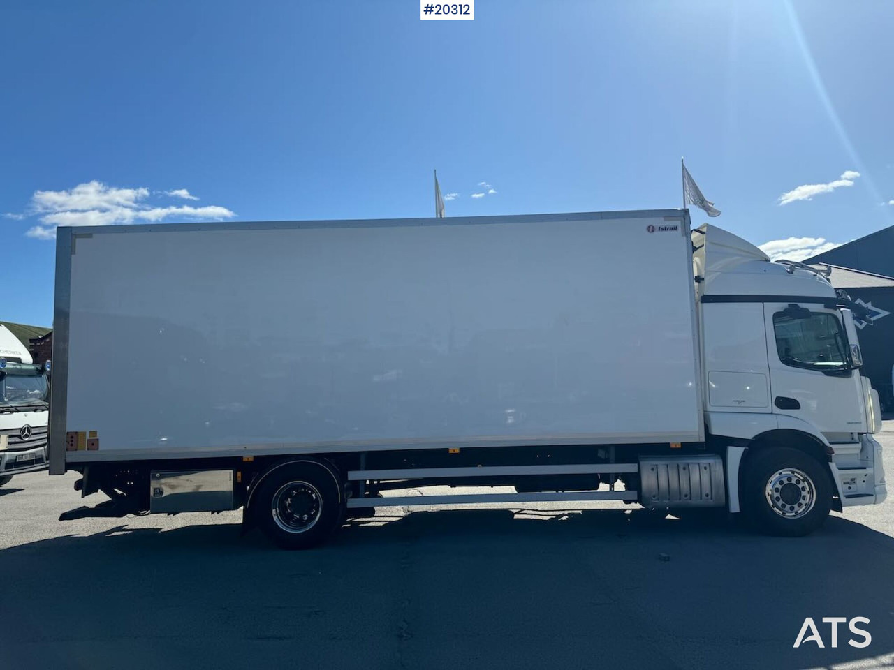 Mercedes Actros 1833 - Box truck: picture 2 Mercedes Actros 1833 - Box truck: picture 2