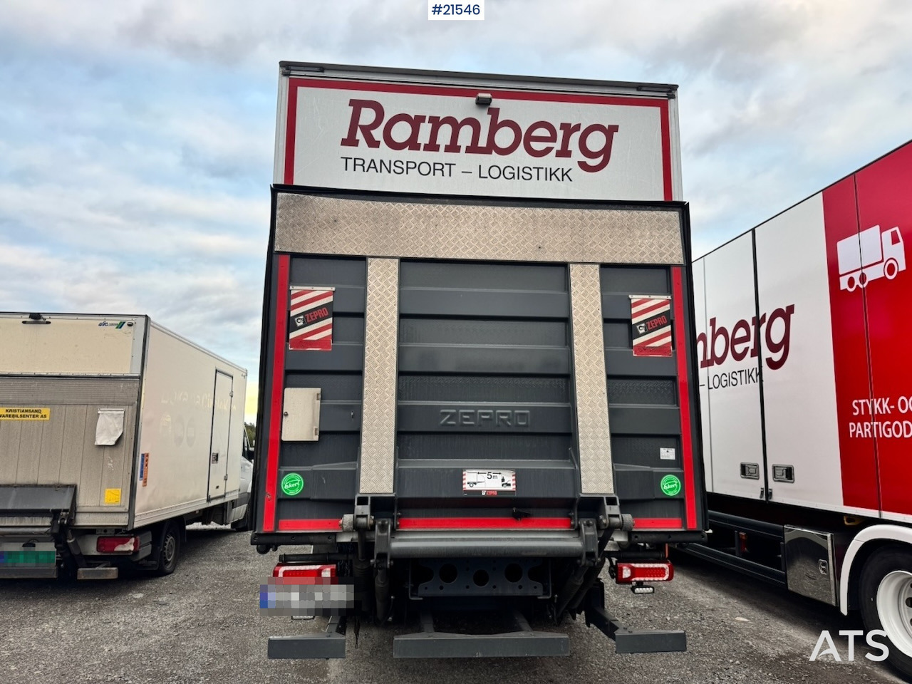 Mercedes Actros 1833 - Box truck: picture 5 Mercedes Actros 1833 - Box truck: picture 5