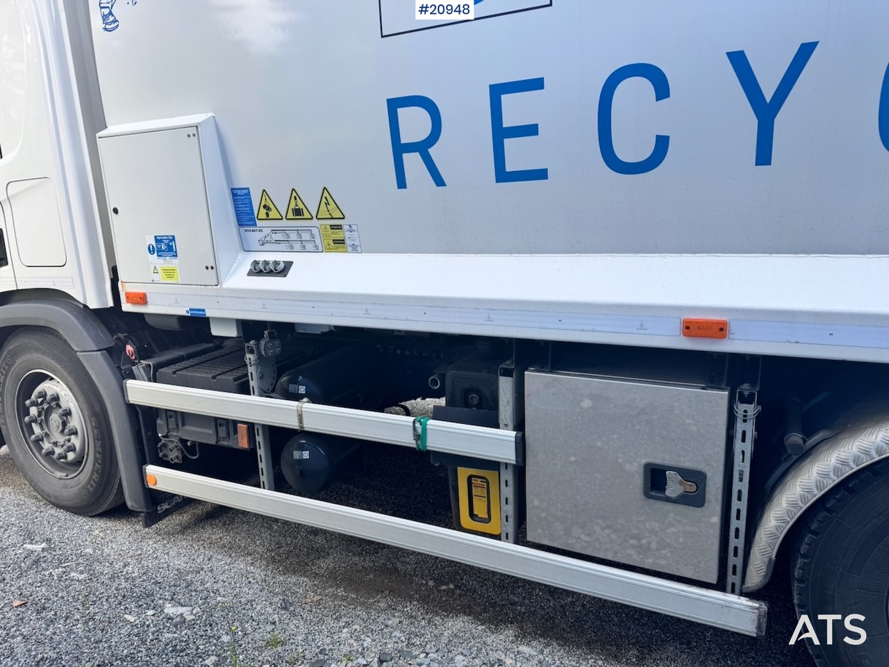 Garbage truck Scania P410: picture 21