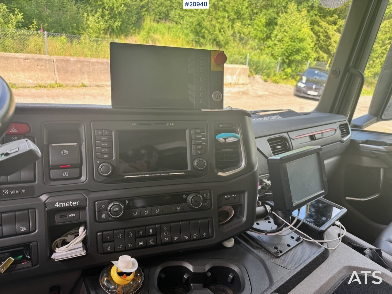 Garbage truck Scania P410: picture 44