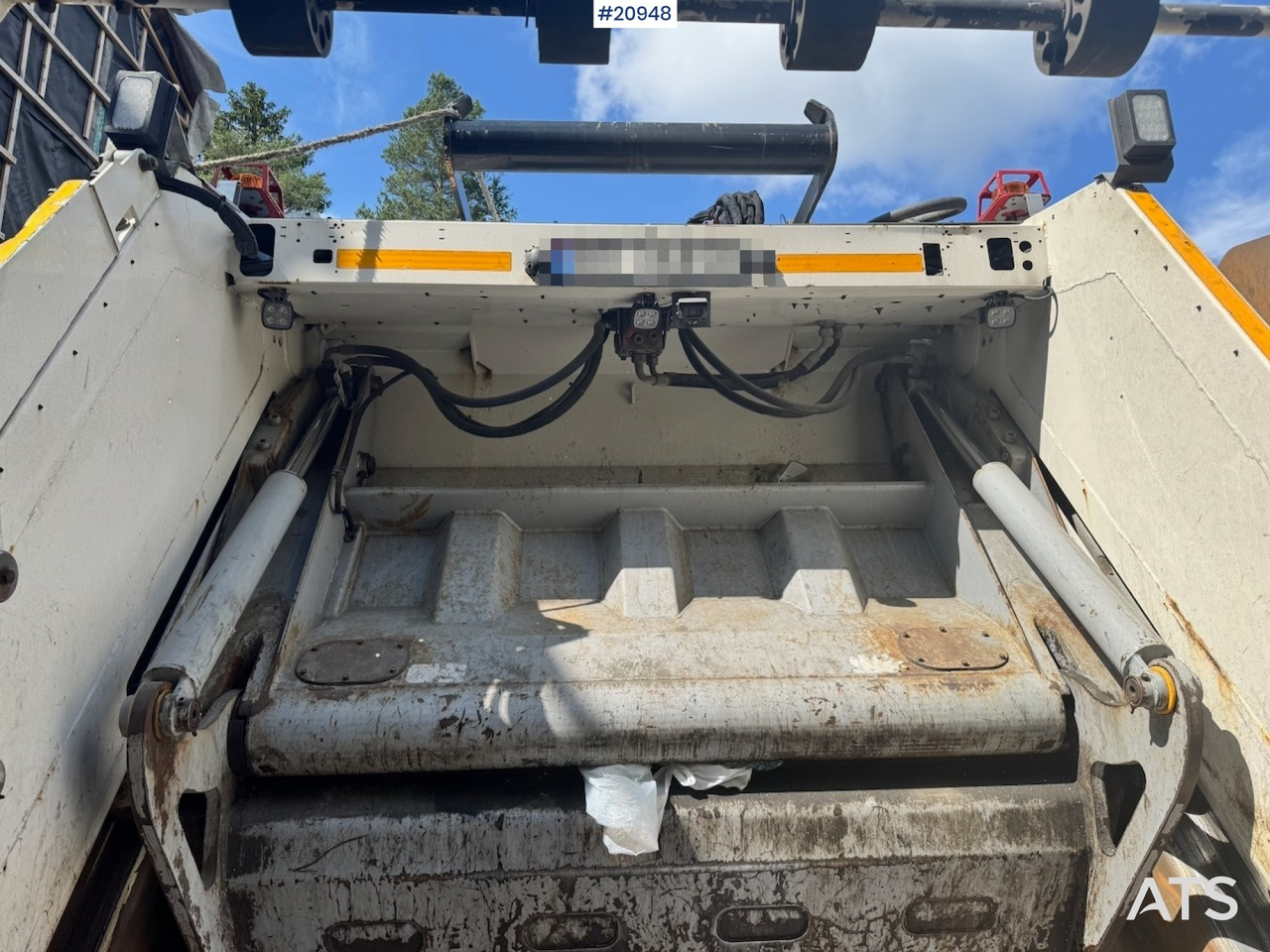 Garbage truck Scania P410: picture 29