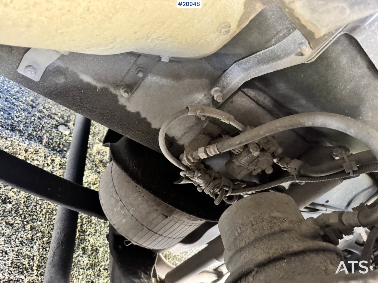 Garbage truck Scania P410: picture 15