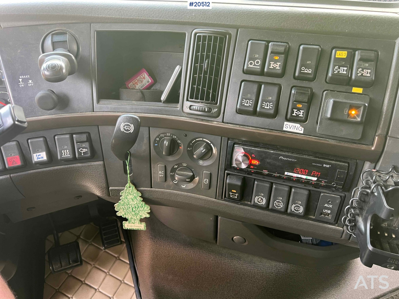Tractor unit Volvo FH16: picture 32