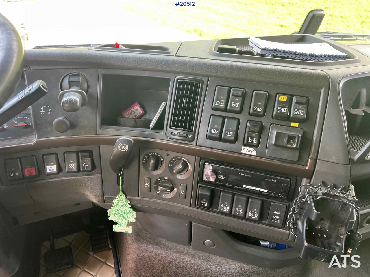 Tractor unit Volvo FH16: picture 31