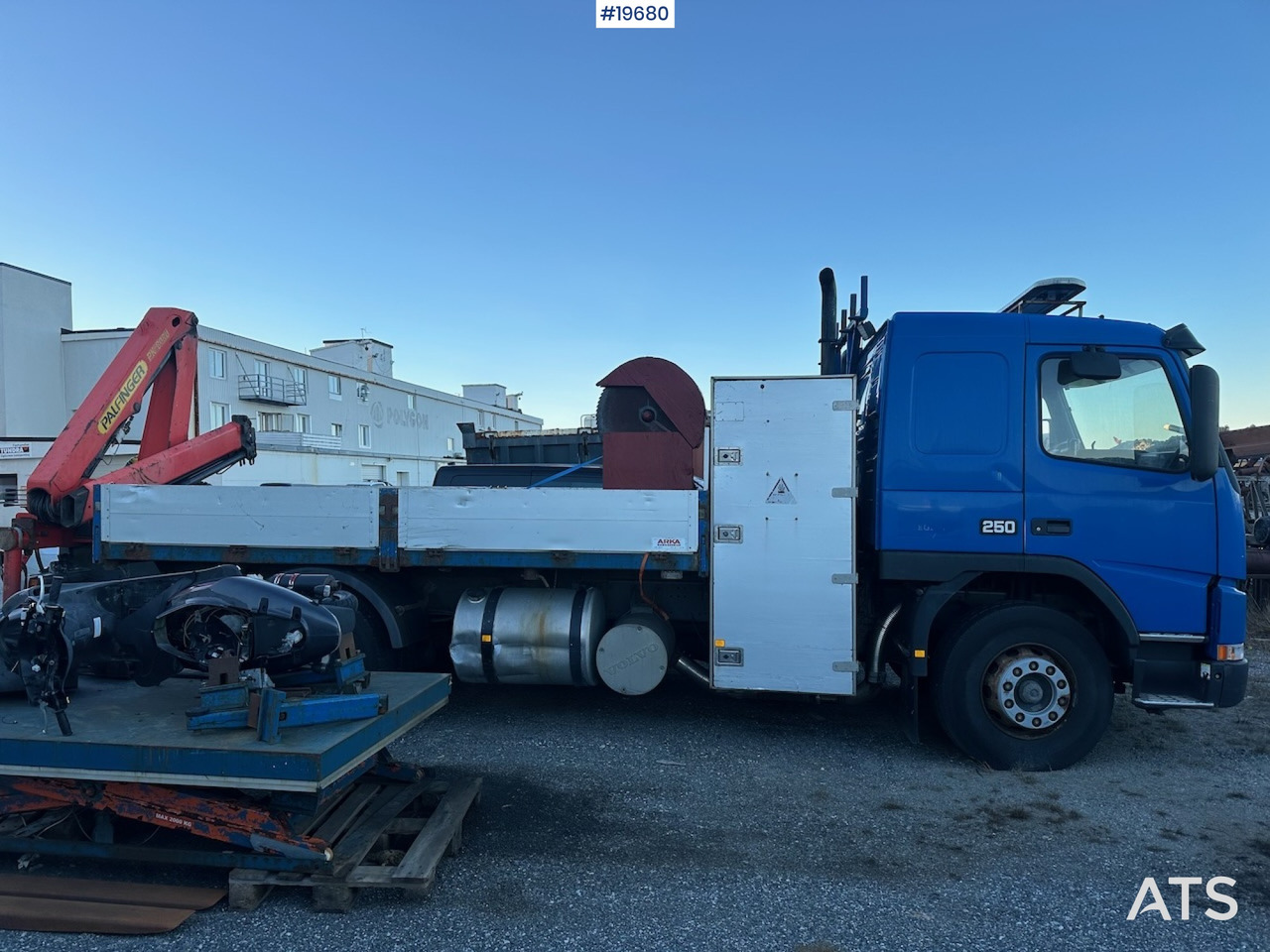 Volvo FM7 - Dropside/ Flatbed truck: picture 2 Volvo FM7 - Dropside/ Flatbed truck: picture 2