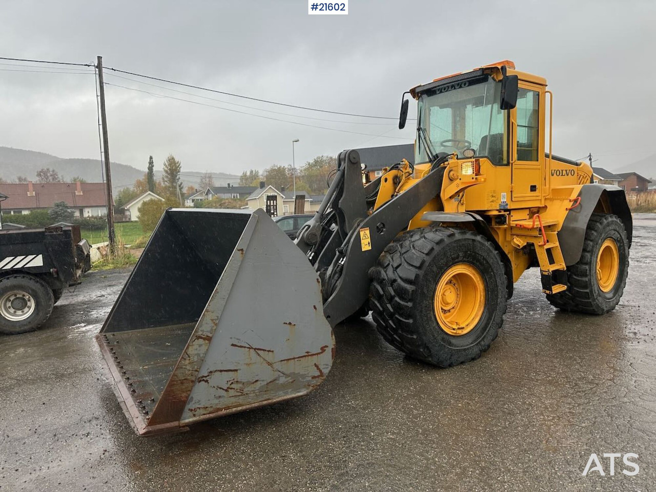Volvo L90E hjullaster m/ 3. og 4. funksjon, skuffe, 2 sett dekk og multifaster. Nettopp påkostet 100.000kr - Wheel loader: picture 3 Volvo L90E hjullaster m/ 3. og 4. funksjon, skuffe, 2 sett dekk og multifaster. Nettopp påkostet 100.000kr - Wheel loader: picture 3