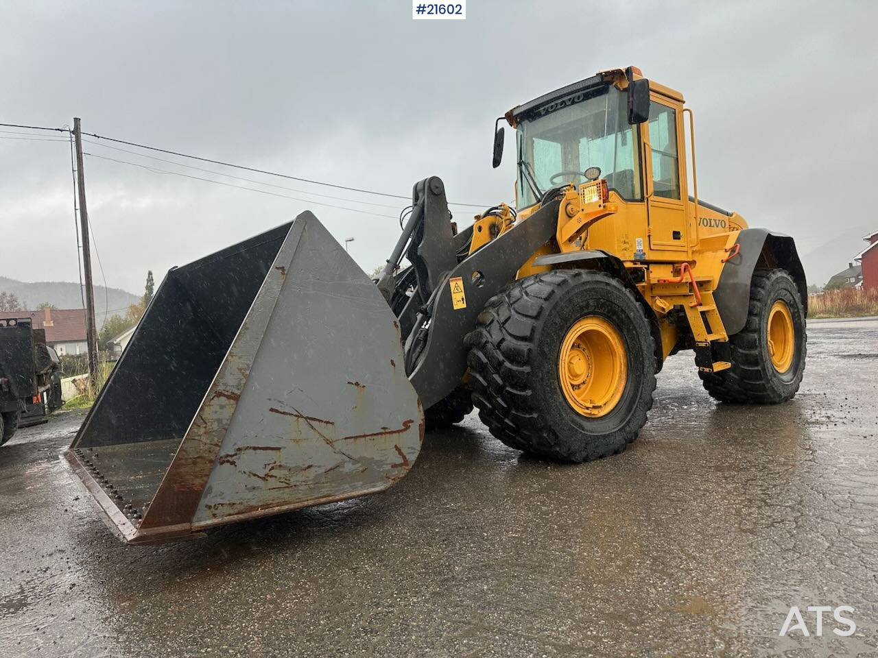 Volvo L90E hjullaster m/ 3. og 4. funksjon, skuffe, 2 sett dekk og multifaster. Nettopp påkostet 100.000kr - Wheel loader: picture 2 Volvo L90E hjullaster m/ 3. og 4. funksjon, skuffe, 2 sett dekk og multifaster. Nettopp påkostet 100.000kr - Wheel loader: picture 2