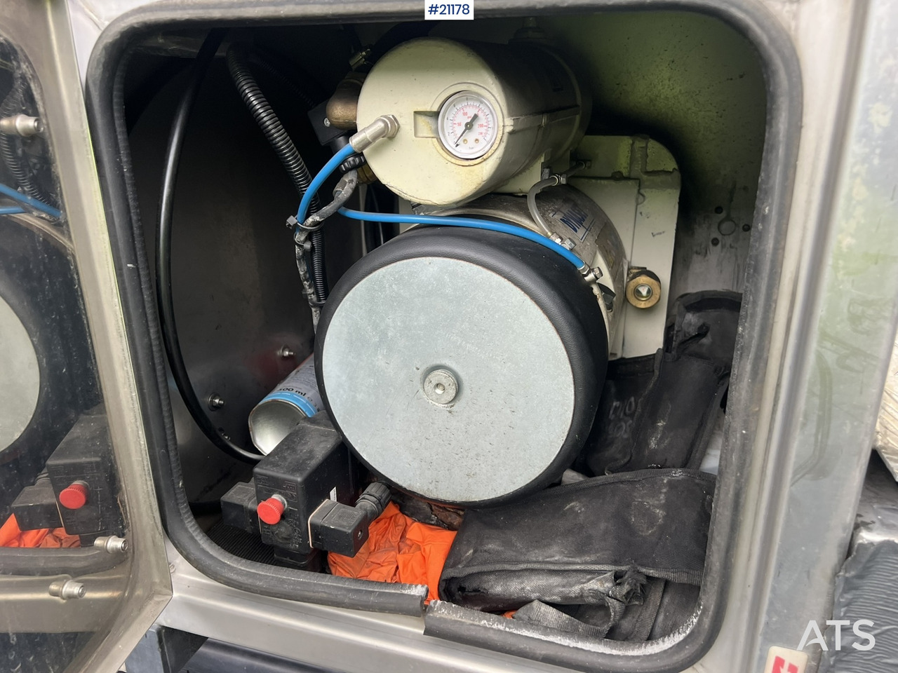 Vacuum truck Volvo fh500 8x4 Slamsuger m/ 2010 Inter consult påbygg: picture 42