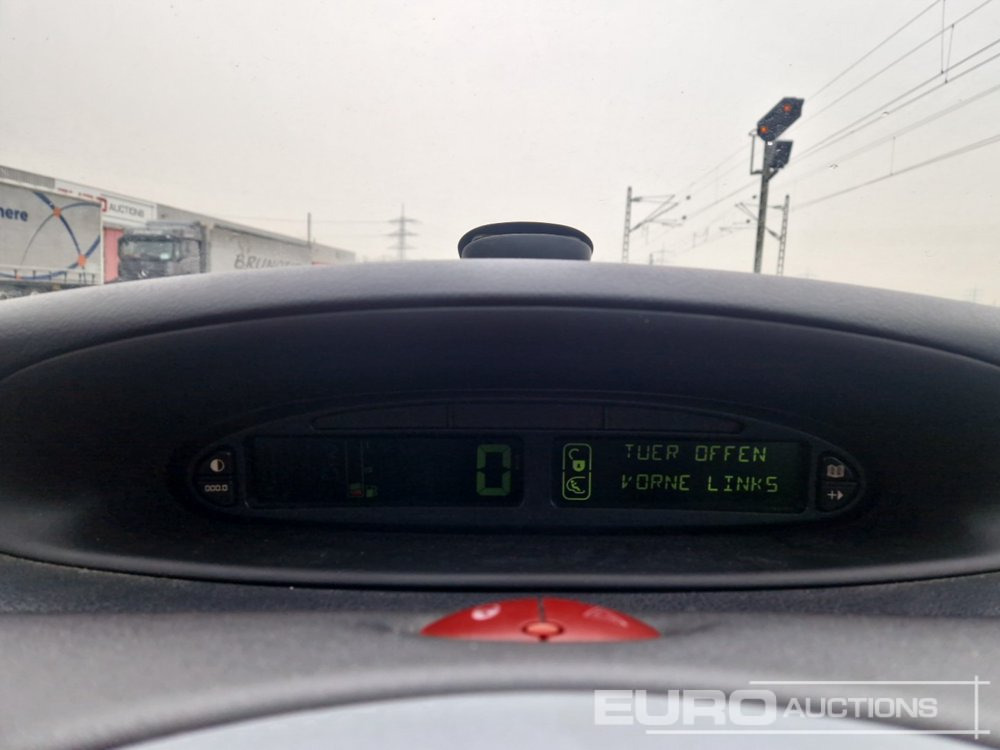 Car 2004 Citroen Xsara Picasso: picture 19