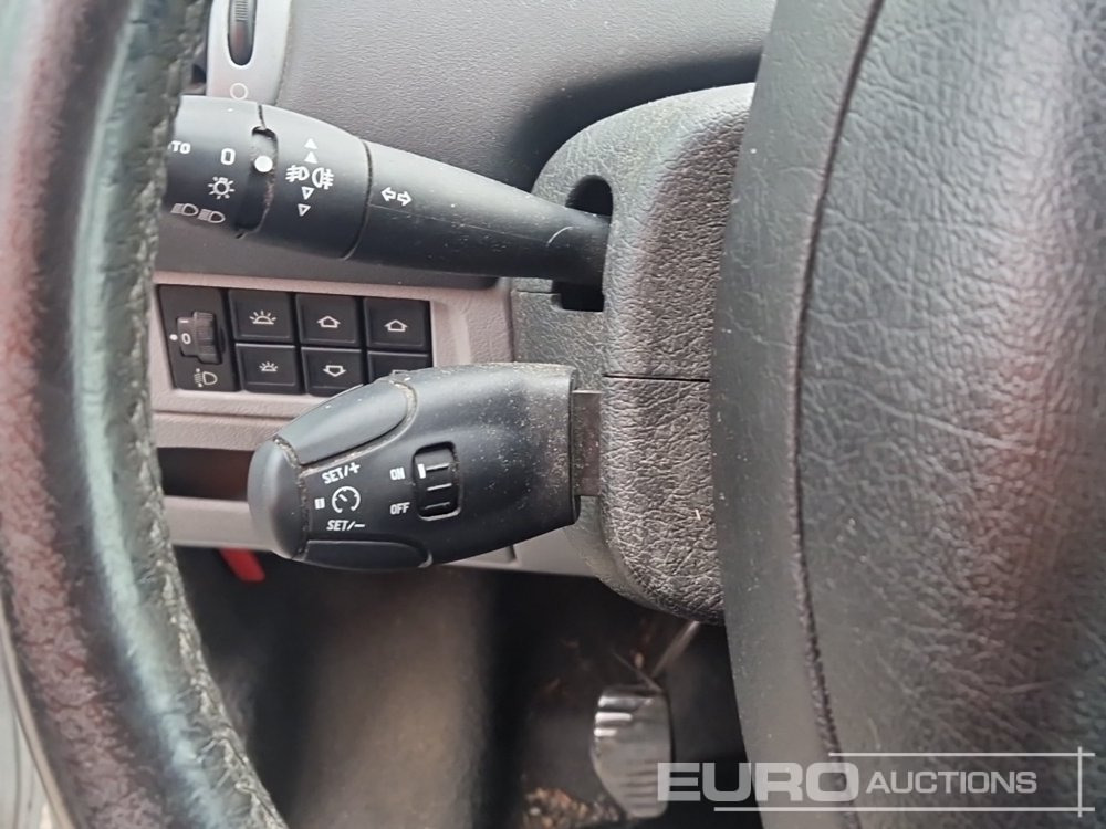 Car 2004 Citroen Xsara Picasso: picture 24