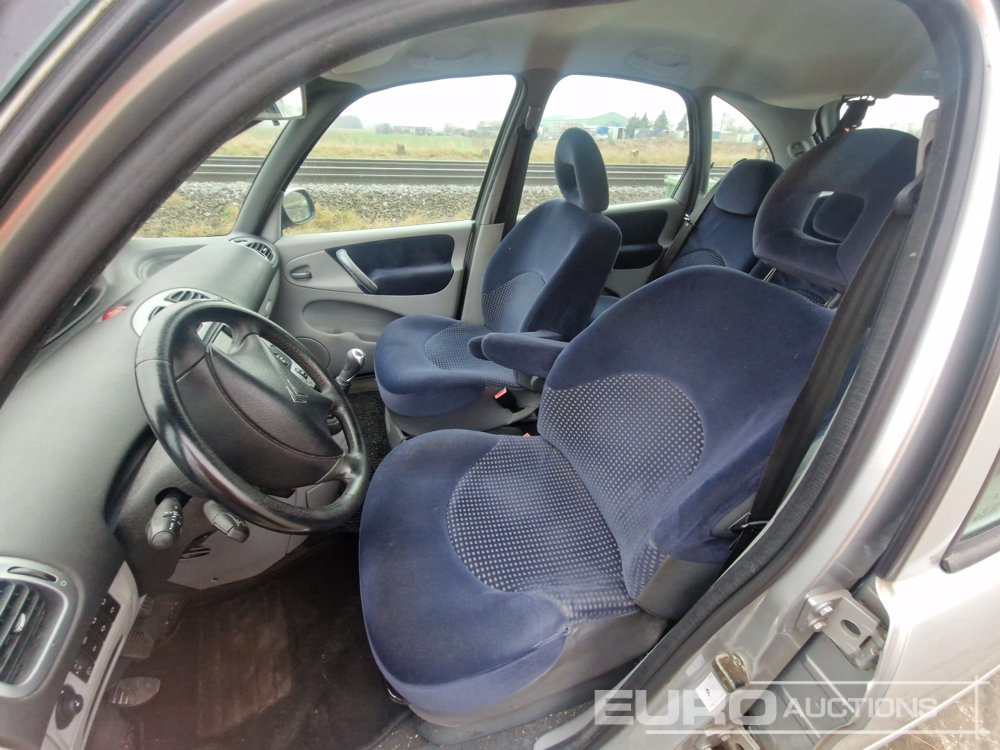 Car 2004 Citroen Xsara Picasso: picture 26