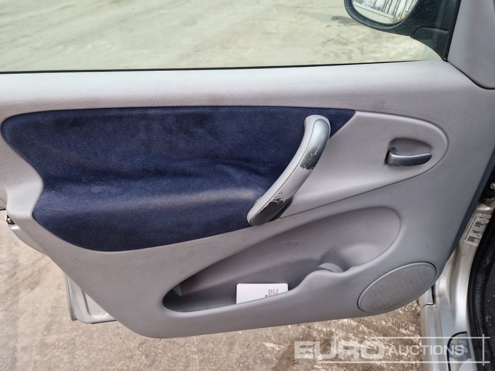 Car 2004 Citroen Xsara Picasso: picture 18