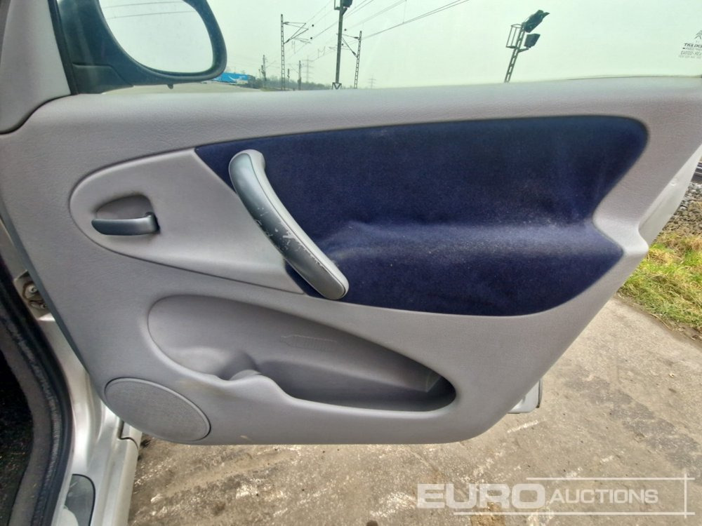 Car 2004 Citroen Xsara Picasso: picture 32