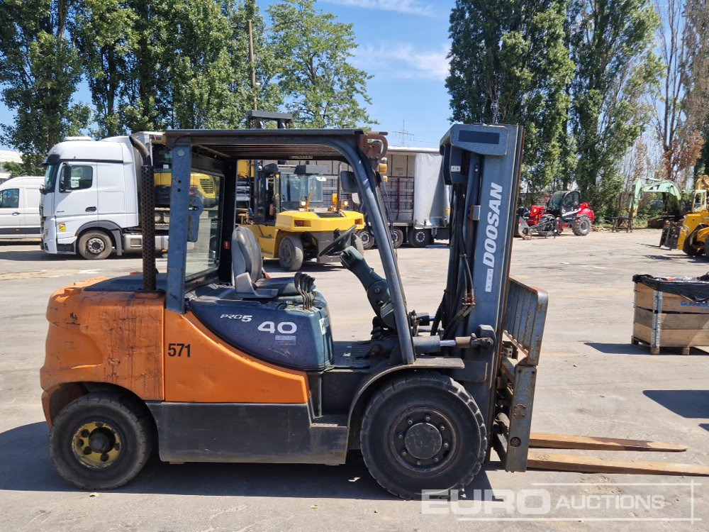 2008 Doosan D40SC5 - Forklift: picture 5 2008 Doosan D40SC5 - Forklift: picture 5