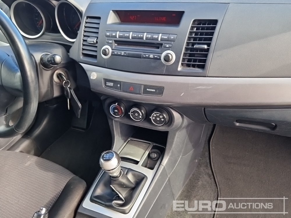 Car 2010 Mitsubishi Lancer: picture 29
