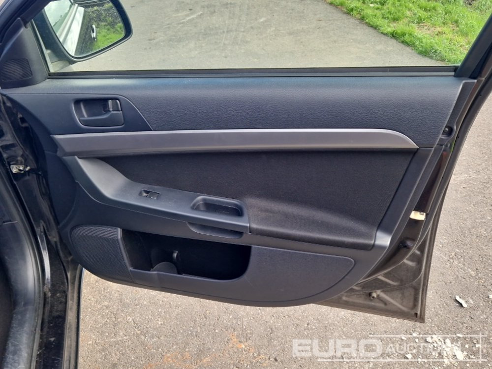 Car 2010 Mitsubishi Lancer: picture 24