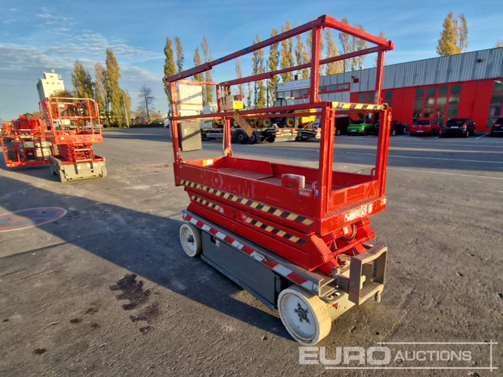 2013 SkyJack SJIII-3220 - Scissor lift: picture 2 2013 SkyJack SJIII-3220 - Scissor lift: picture 2