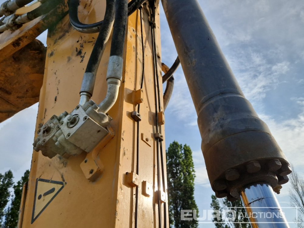 Crawler excavator 2017 Liebherr R946: picture 21